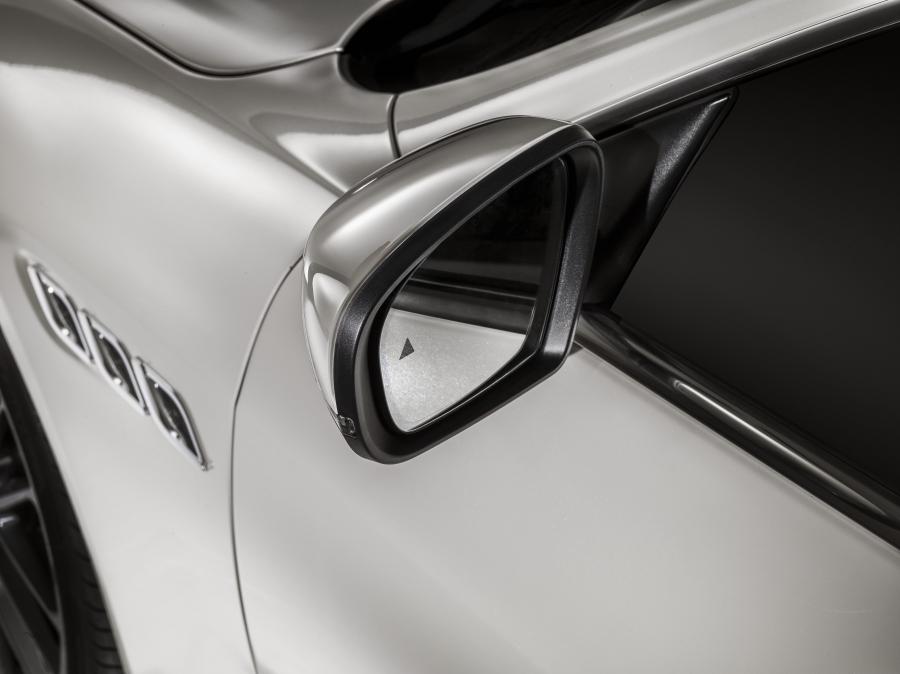 Детали экстерьера Maserati Quattroporte GTS GranSport 2016 года  (фото 13 из 46)